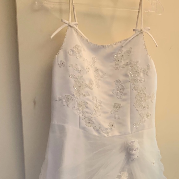 Gorgeous White Juniors Gown - Picture 1 of 8